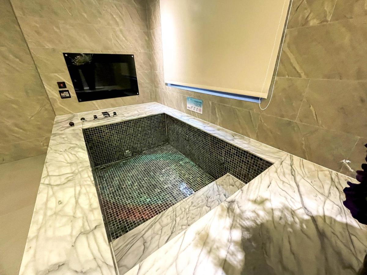 Fifth Avenue Motel 台中市 エクステリア 写真