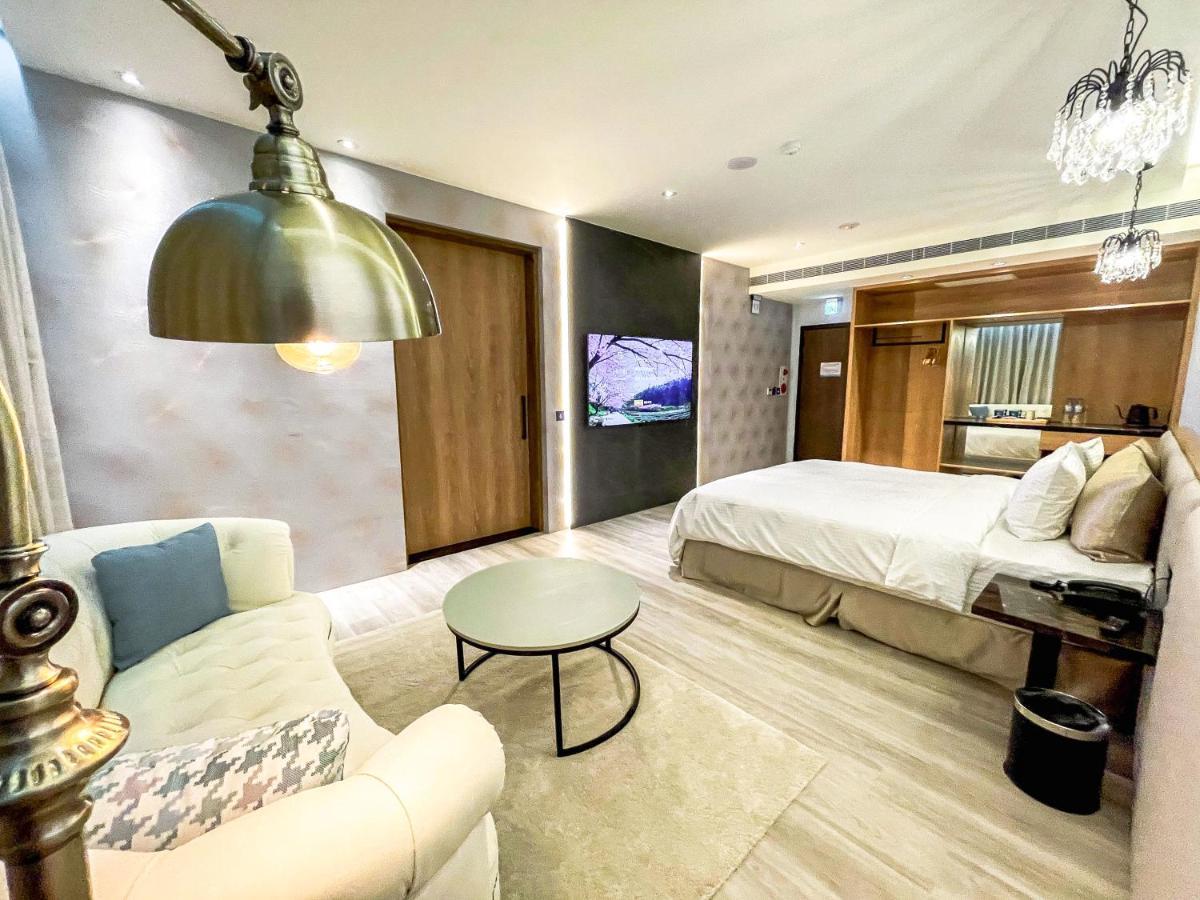 Fifth Avenue Motel 台中市 エクステリア 写真