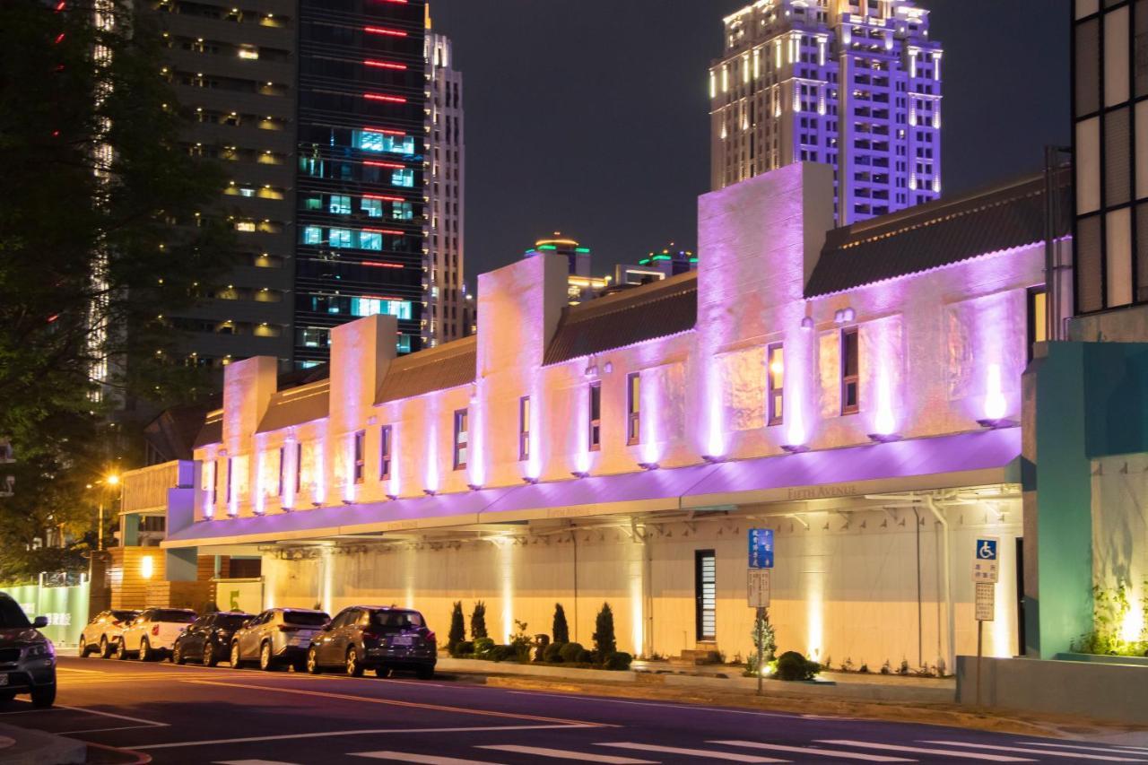 Fifth Avenue Motel 台中市 エクステリア 写真