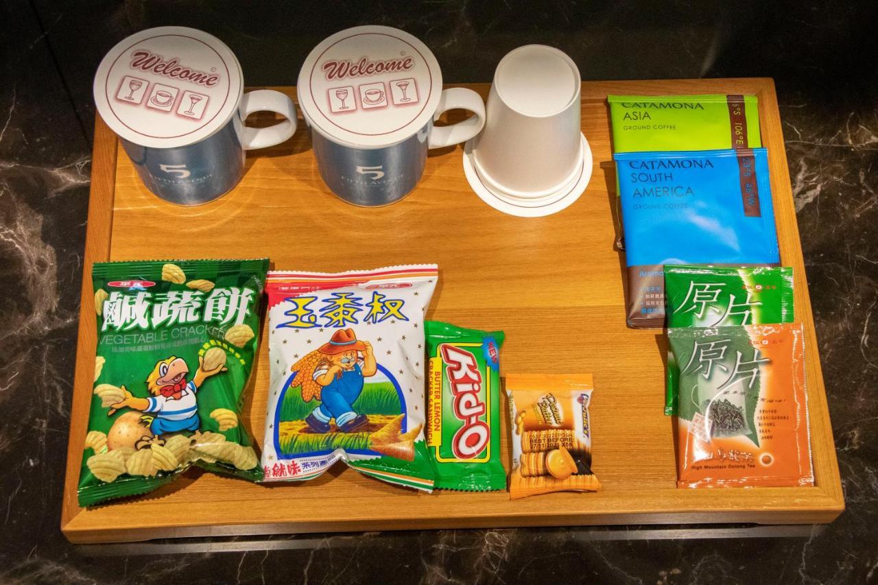 Fifth Avenue Motel 台中市 エクステリア 写真