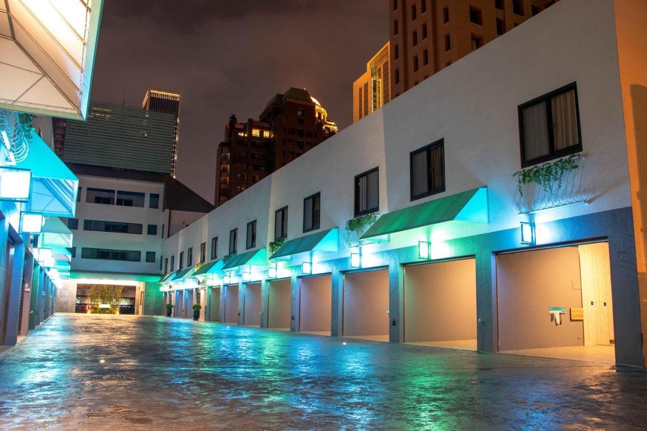 Fifth Avenue Motel 台中市 エクステリア 写真