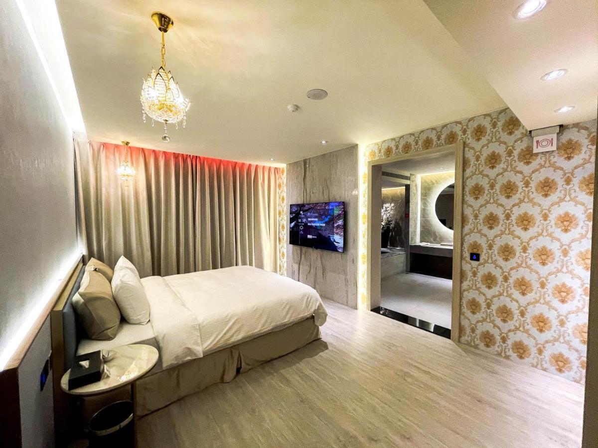 Fifth Avenue Motel 台中市 エクステリア 写真