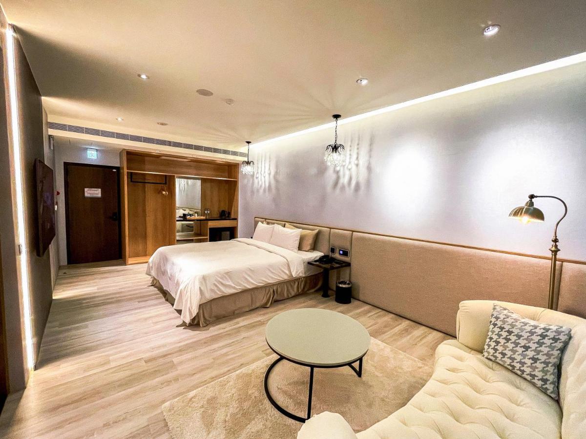 Fifth Avenue Motel 台中市 エクステリア 写真