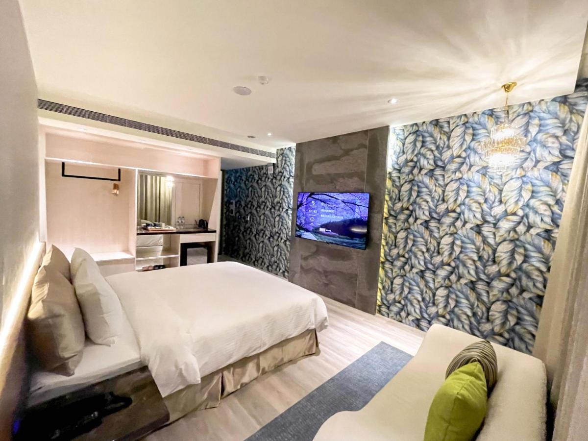 Fifth Avenue Motel 台中市 エクステリア 写真