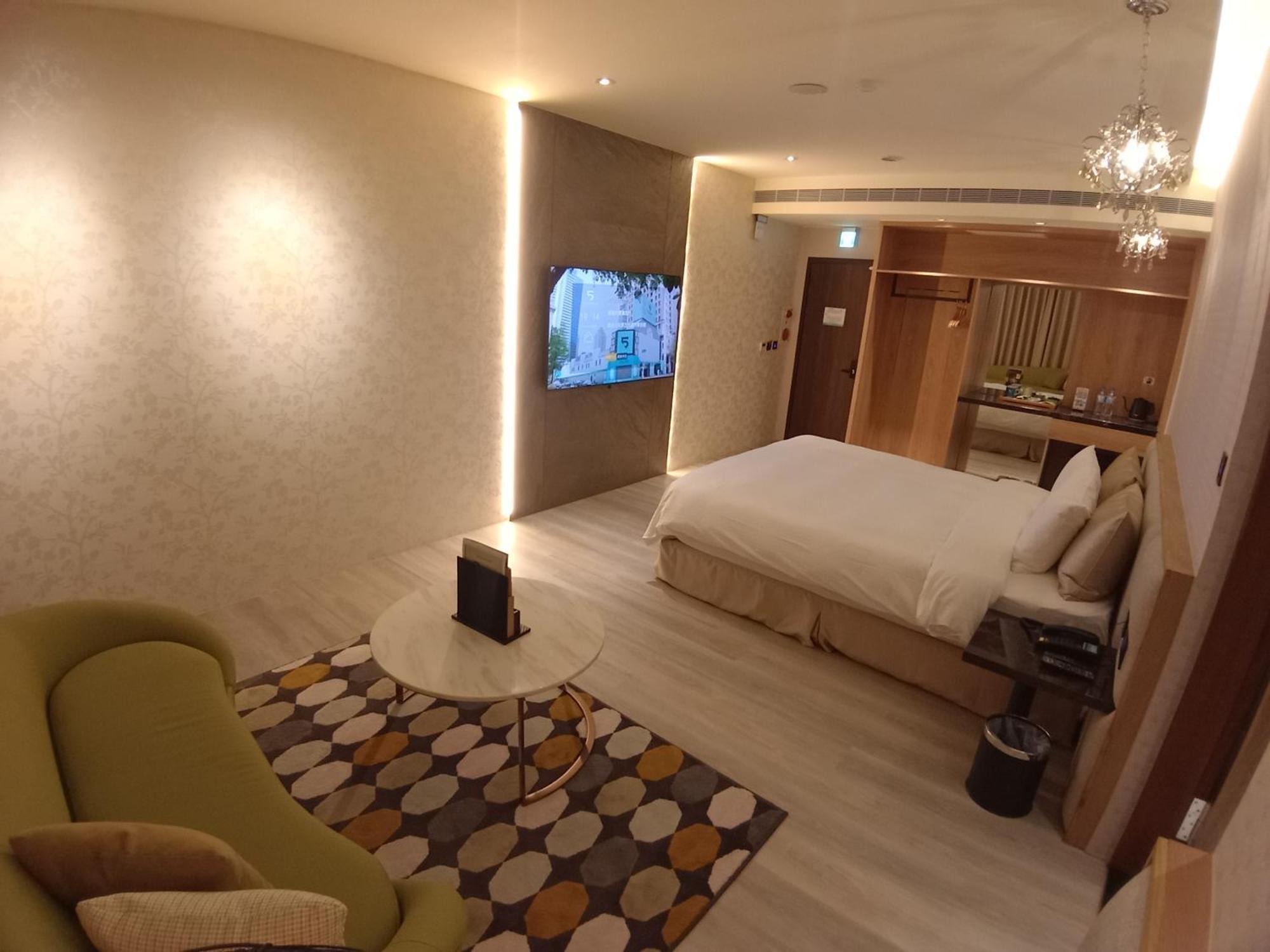 Fifth Avenue Motel 台中市 エクステリア 写真
