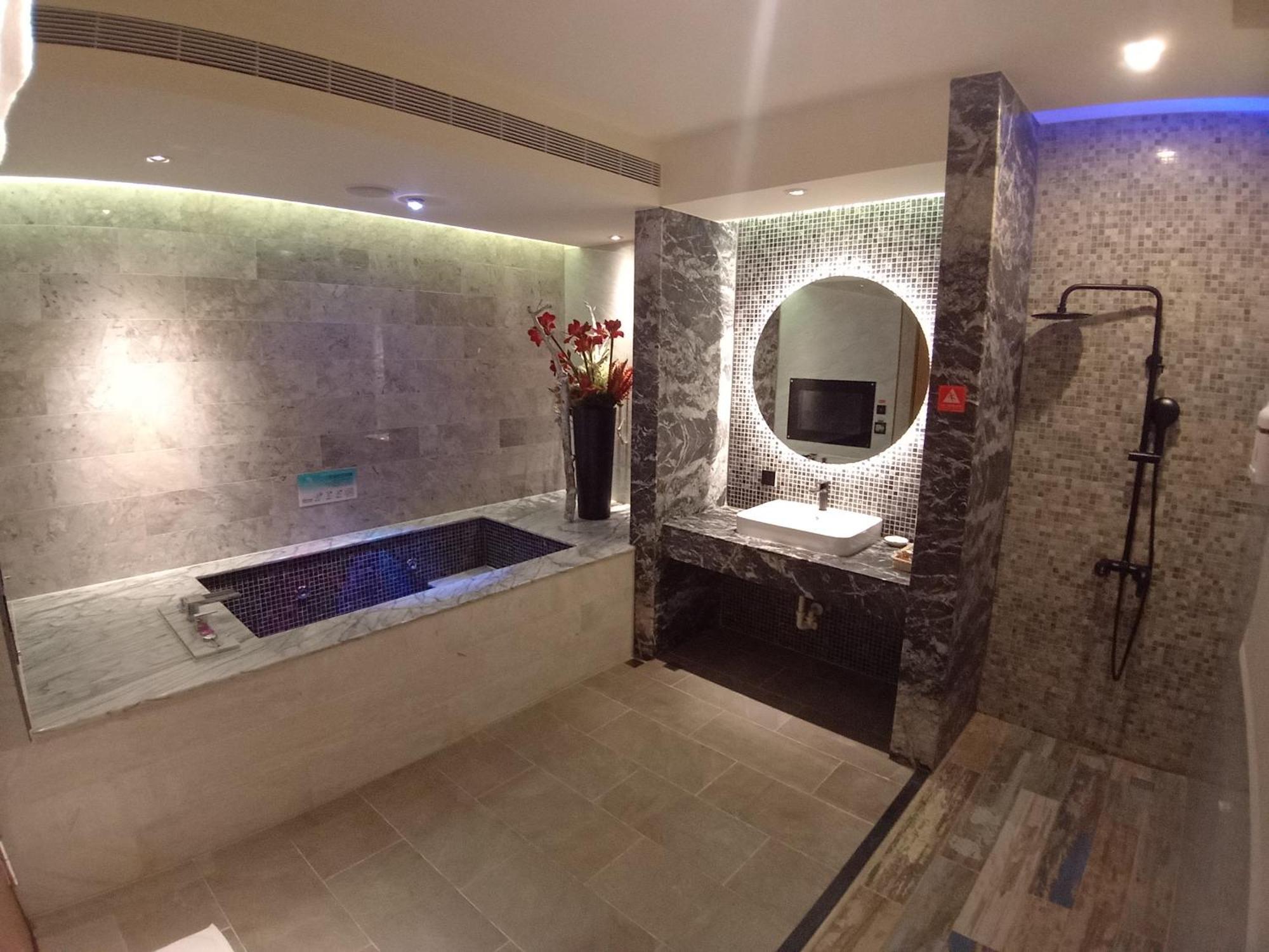 Fifth Avenue Motel 台中市 エクステリア 写真